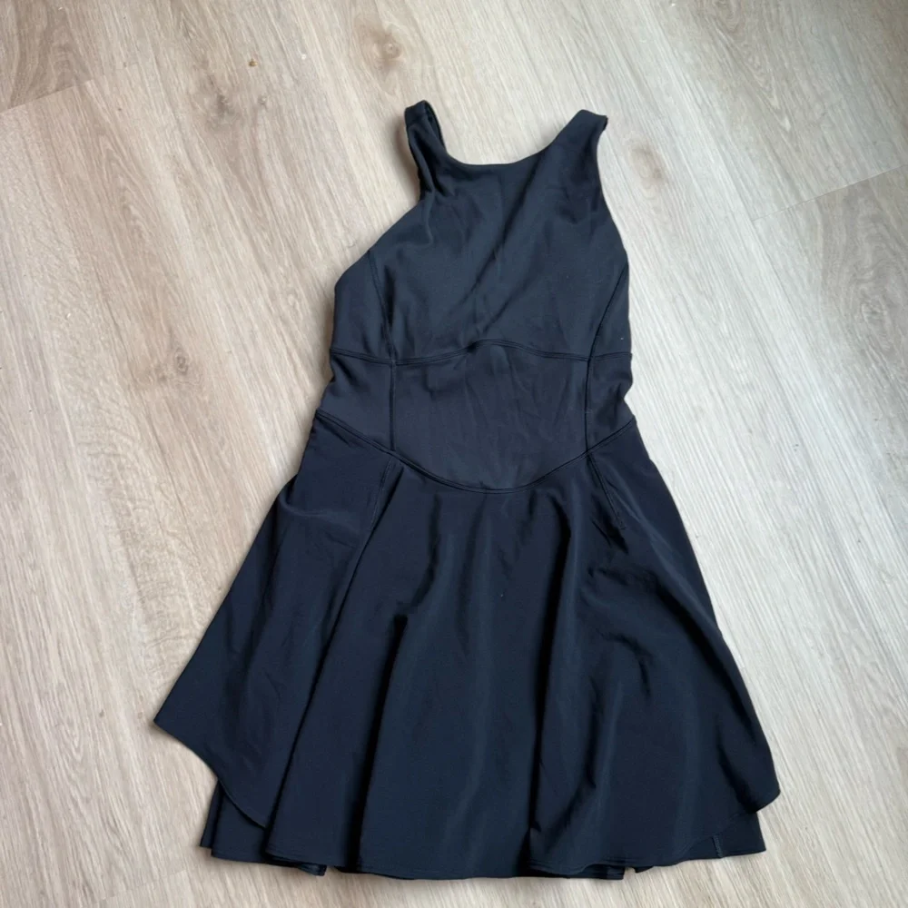 lululemon athletica Black Athletic Fit-and-Flare Dress - Picture 2 of 4